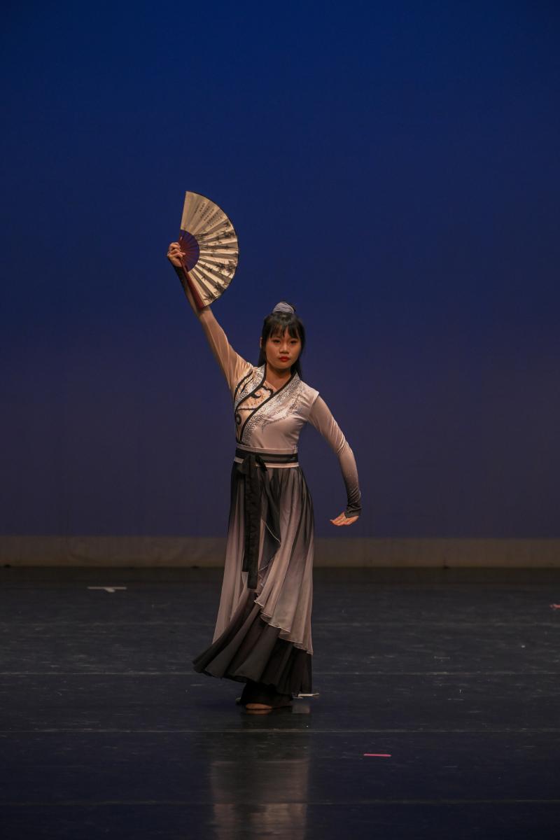 廖同學在獨舞比賽中英姿凜凜的表演