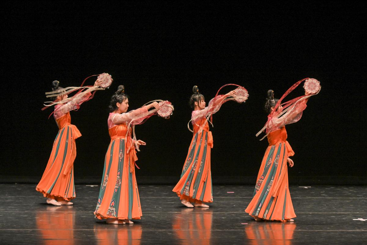 本校在第六十一屆學校舞蹈節中國舞比賽中(群舞)榮獲甲級獎