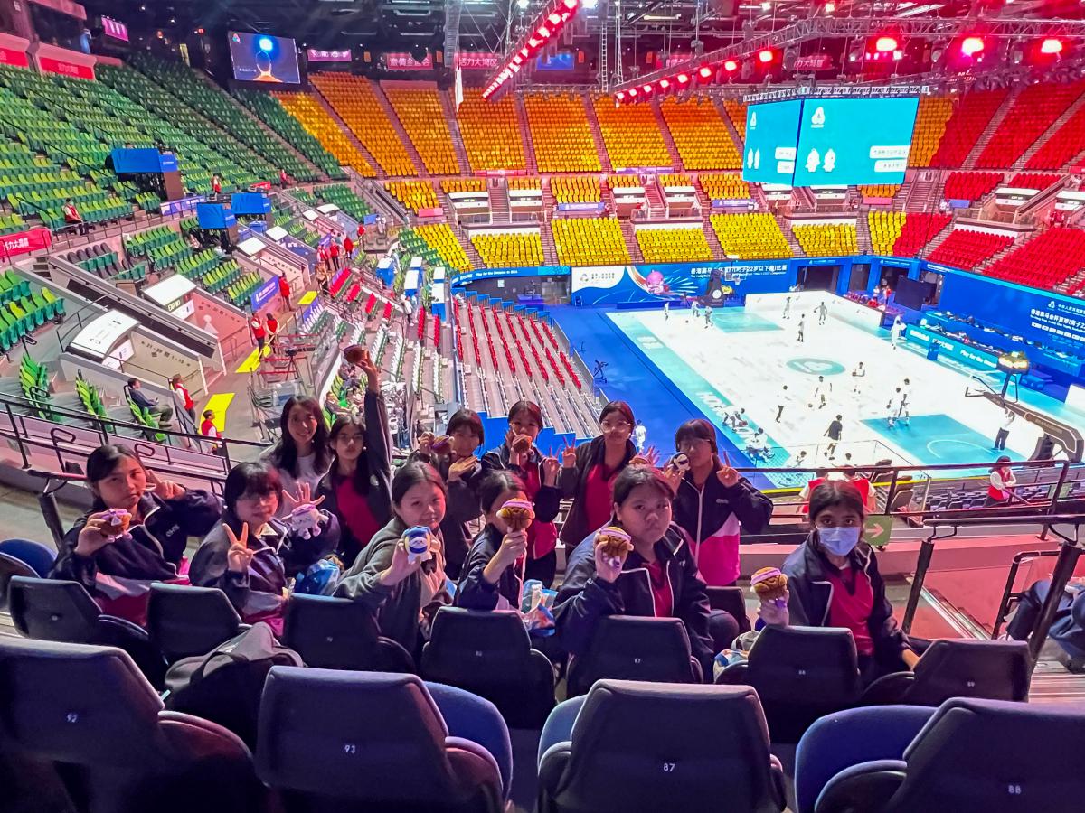 學生投入全運會的籃球賽事