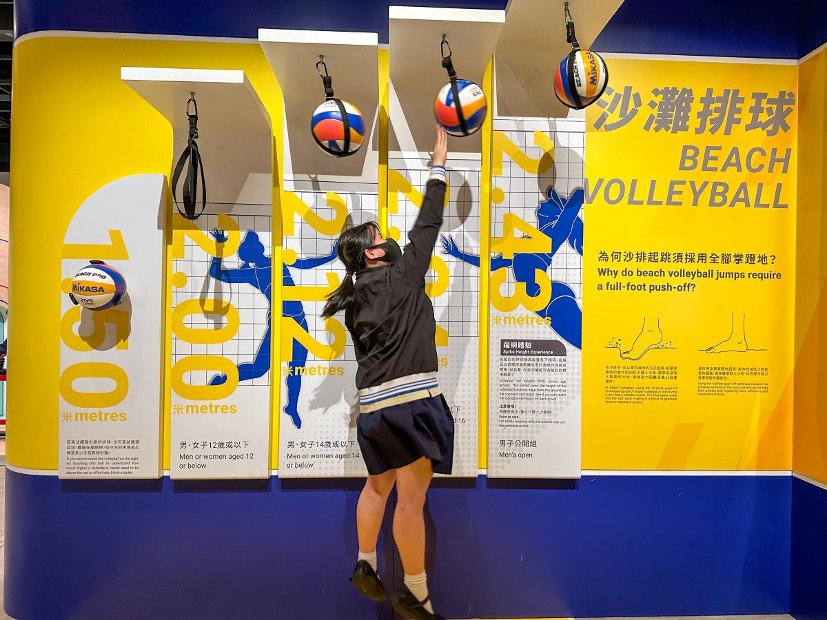 挑戰沙灘排球運動員跳躍的高度